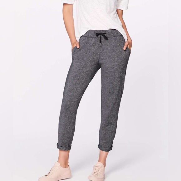 lululemon athletica Pants - Lululemon On The Fly Pant 28" Heathered Gray Black Pull On Size 6